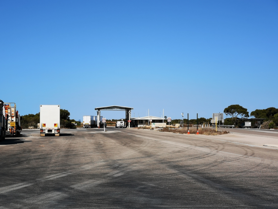 Frontière entre le South Australia et le Western Australia: contrôle des véhicules