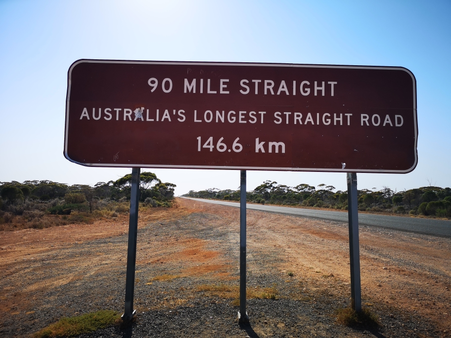 La route la plus droite du monde: 146,6km sans courbe ni virage