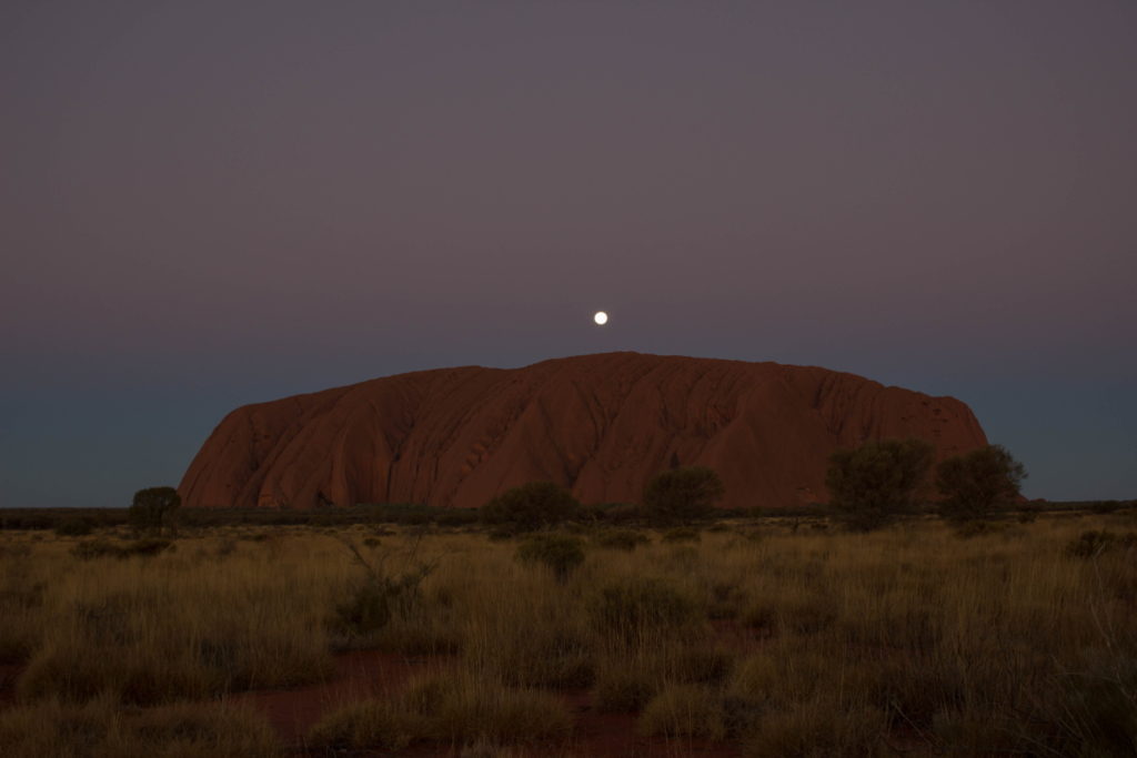 Stade 9 du coucher du soleil sur l'Uluru