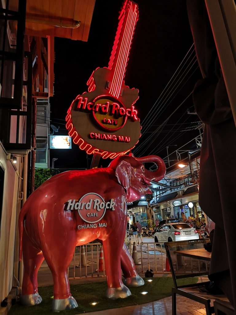 Rocky, l'éléphant du Hard Rock Café de Chiang Mai