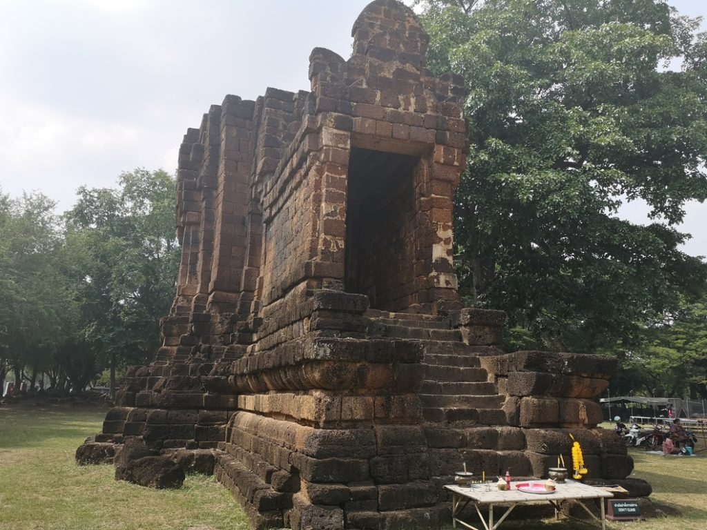 Ta Pha Daeng Shrine