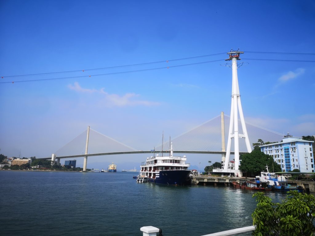Pont de la ville d'Ha Long