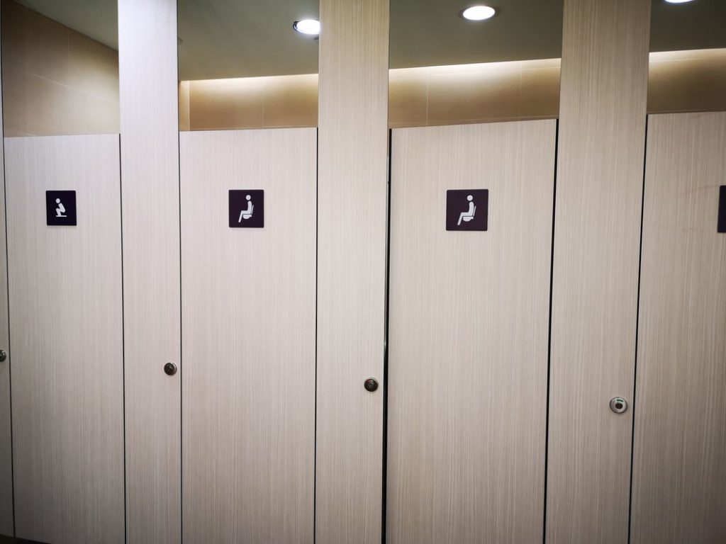 Toilettes aux Gardens by the Bay: certains sont adaptés à un usage pour les chinois